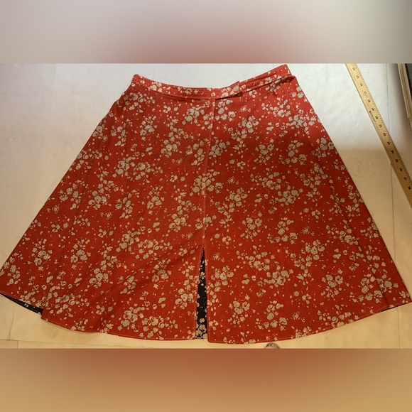 Reversible handmade skirt blue/white floral or red/white floral.with 34” waist. - Picture 2 of 4